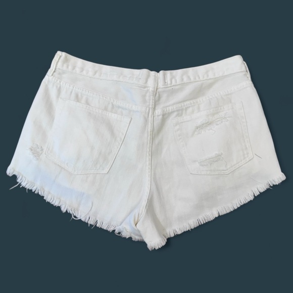 Free People We The Free White Distressed Denim Cutoff Shorts Size 31 - Picture 6 of 6